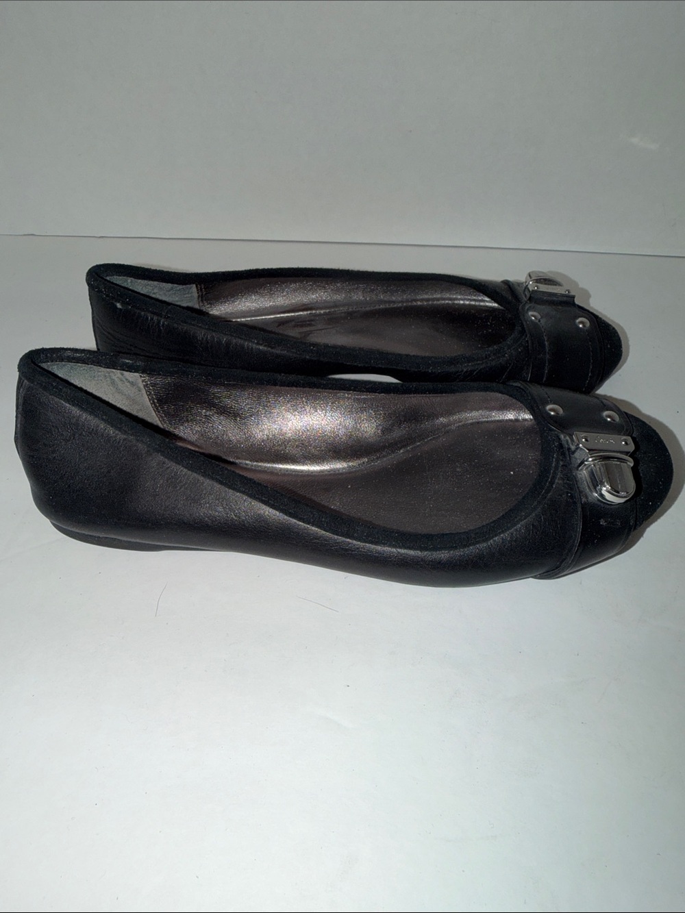 Coach Women’s Black Leather Ballet Flats with Buckle Detail-Sz 5 - Picture 2 of 5